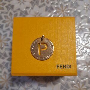 ciondolo fendi lettera ebay|ciondolo Medaglia Lettera J metallo/visone FENDI made in italy .